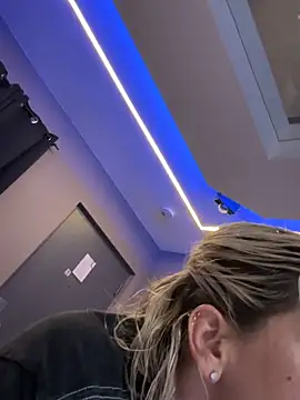 toomuchofafreak online show from 03-05-26, 07:15