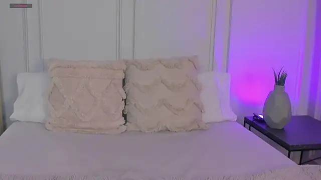 CharlotteBrownn  online show from 05-27-26, 01:57