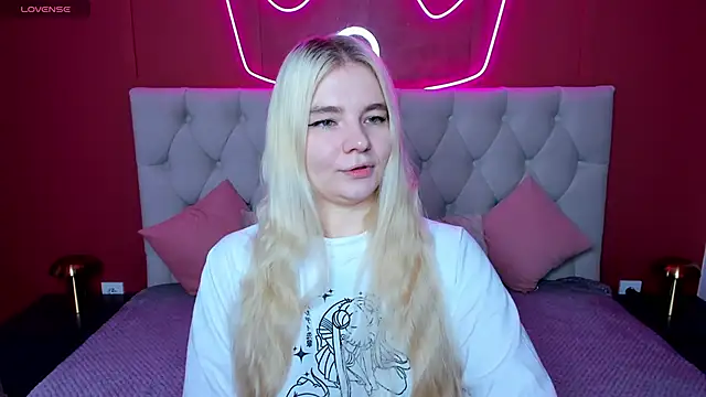 RuthBryant online show from 11-08-25, 01:06