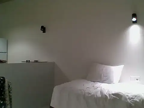 Snapshot of ALICAINWONDERLAND chatting on 10-09-25, 03:43 ALICAINWONDERLAND online show from 10-09-25, 03:43