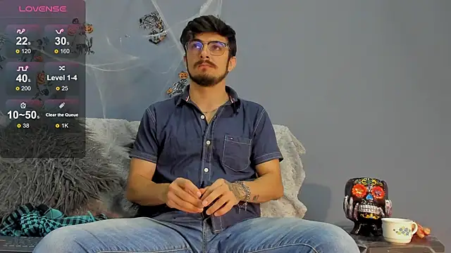 AaronFuentes7 online show from 10-14-25, 06:52