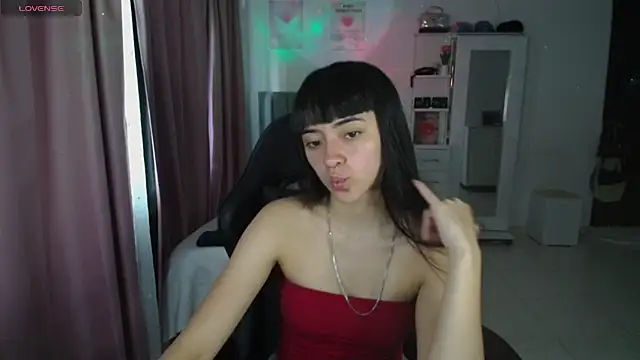 Snapshot of violetta_blackk chatting on 04-28-26, 05:18 violetta blackk online show from 04-28-26, 05:18