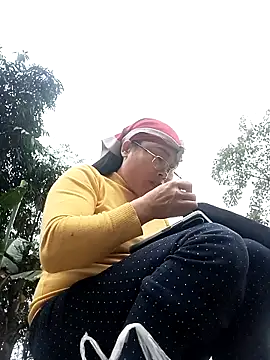 CoMay003 online show from 11-12-25, 09:21