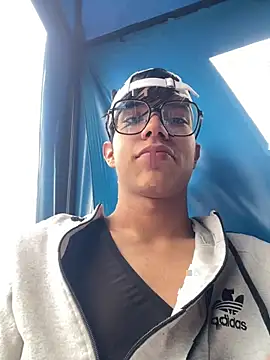 Snapshot of diegoand0911 chatting on 05-29-26, 03:54 diegoand0911 online show from 05-29-26, 03:54