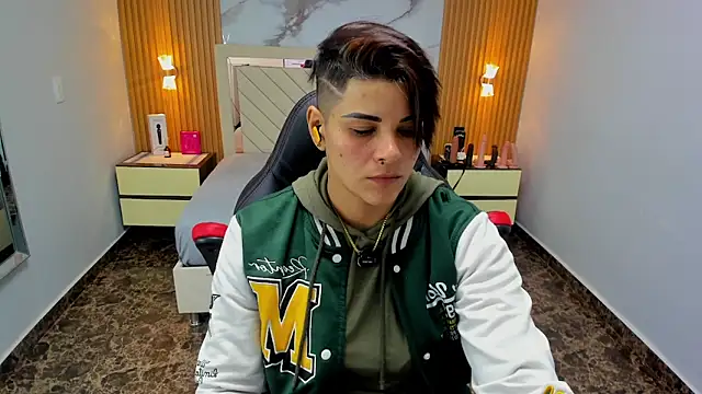 Snapshot of KAROLLJONES1 chatting on 02-13-26, 12:23 KAROLLJONES1 online show from 02-13-26, 12:23