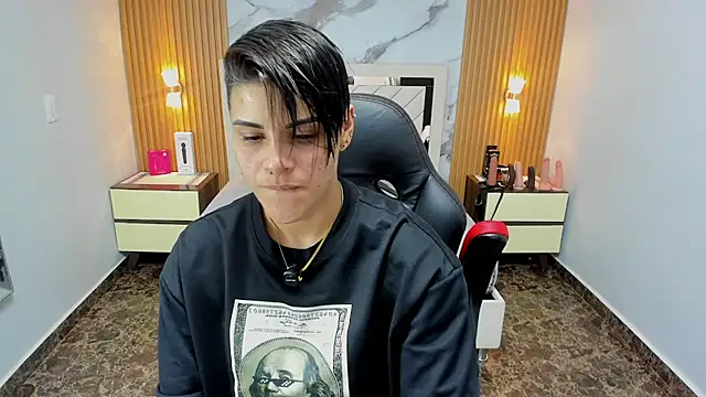 Snapshot of KAROLLJONES1 chatting on 02-18-26, 07:43 KAROLLJONES1 online show from 02-18-26, 07:43