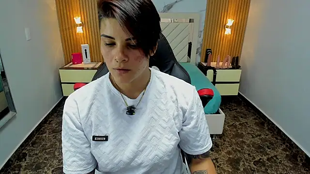 Snapshot of KAROLLJONES1 chatting on 02-25-26, 07:34 KAROLLJONES1 online show from 02-25-26, 07:34