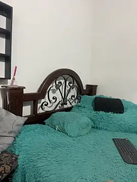 ALMAWHITE online show from 11-08-25, 01:44