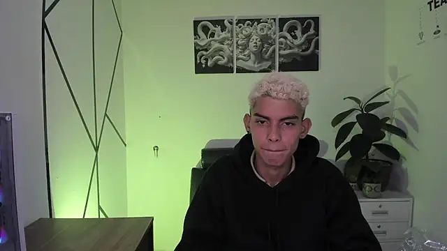 Room 69x online show from 12-18-25, 02:39