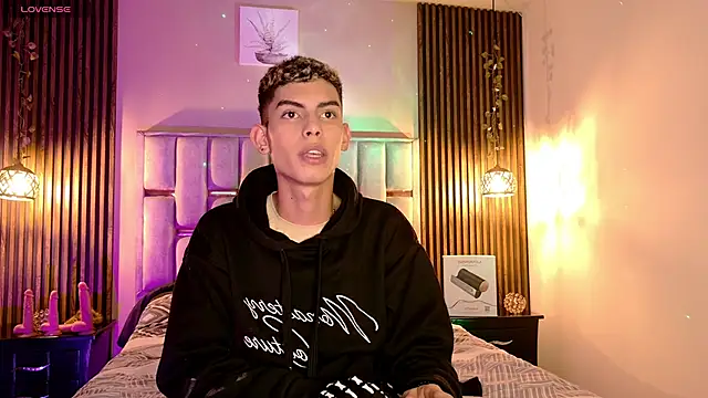 Snapshot of Room_69x chatting on 04-29-26, 01:04 Room 69x online show from 04-29-26, 01:04