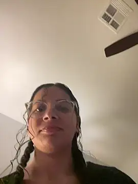 Snapshot of vixxnovalee chatting on 02-27-26, 10:04 vixxnovalee online show from 02-27-26, 10:04