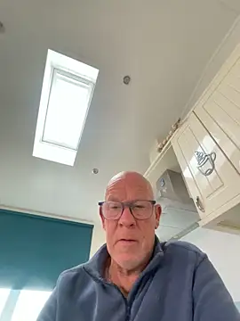 Snapshot of philefc chatting on 10-07-25, 07:49 philefc online show from 10-07-25, 07:49