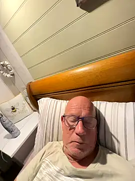 Snapshot of philefc chatting on 10-07-25, 11:57 philefc online show from 10-07-25, 11:57