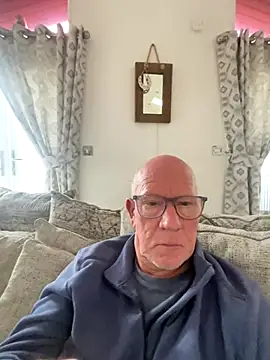 Snapshot of philefc chatting on 10-23-25, 09:41 philefc online show from 10-23-25, 09:41