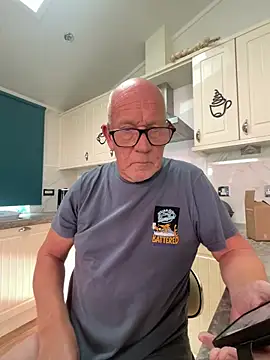 Snapshot of philefc chatting on 11-06-25, 11:44 philefc online show from 11-06-25, 11:44