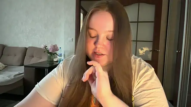 Snapshot of Alice898 chatting on 05-14-26, 02:46 Alice898 online show from 05-14-26, 02:46