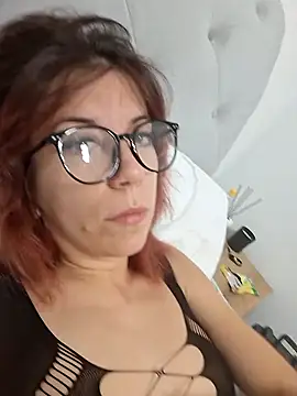 Snapshot of Anayssa_ chatting on 09-18-25, 08:00 Anayssa online show from 09-18-25, 08:00