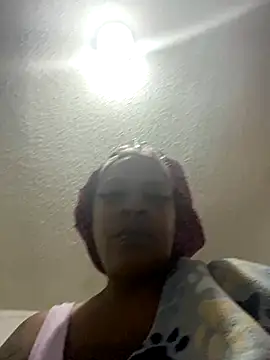 Snapshot of juicy92 chatting on 10-16-25, 12:44 juicy92 online show from 10-16-25, 12:44