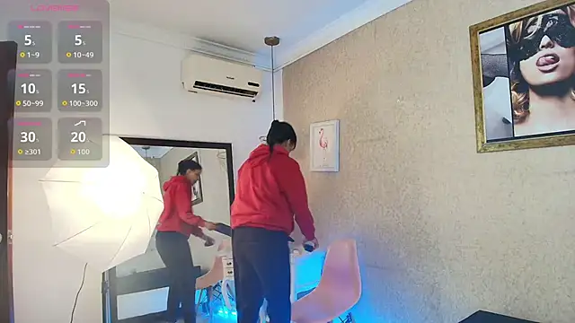 Miladiosa online show from 10-25-25, 12:34