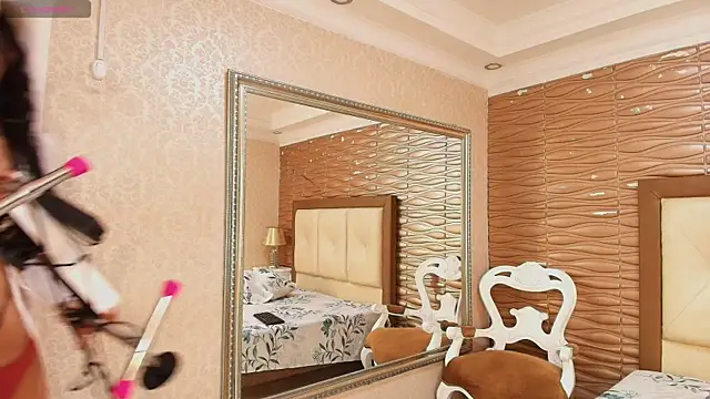 Miladiosa online show from 05-11-26, 12:00