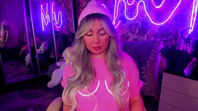 Snapshot of Ninaabyanka chatting on 10-17-25, 08:22 Ninaabyanka online show from 10-17-25, 08:22