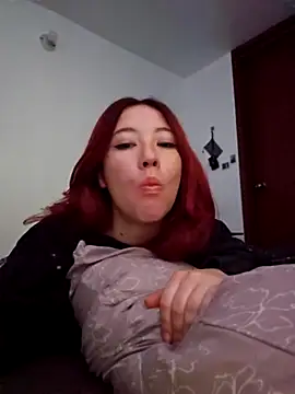 lunnaa  online show from 11-23-25, 05:07