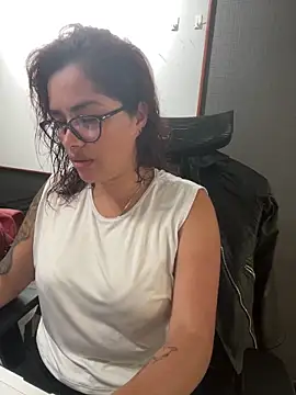 Snapshot of Camila_Garcia_ chatting on 09-27-25, 02:00 Camila Garcia  online show from 09-27-25, 02:00