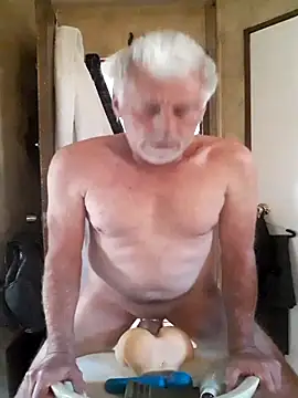 Snapshot of fischnet chatting on 04-15-26, 01:18 fischnet online show from 04-15-26, 01:18