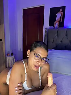 Snapshot of ema_zoe chatting on 06-16-26, 12:02 ema zoe online show from 06-16-26, 12:02