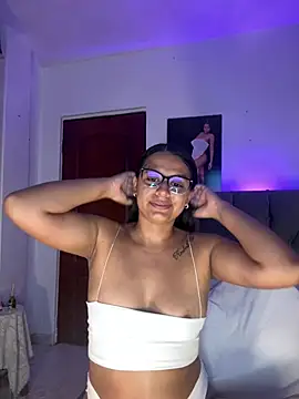 Snapshot of ema_zoe chatting on 06-17-26, 12:02 ema zoe online show from 06-17-26, 12:02
