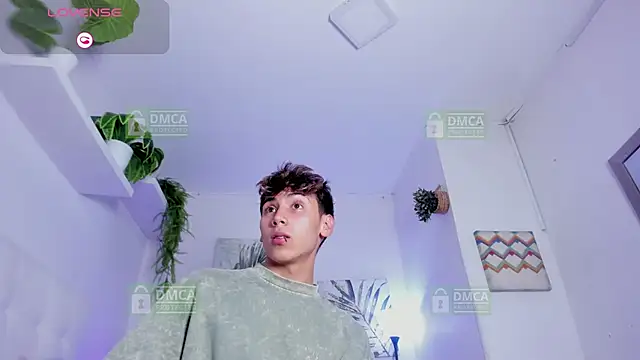 Snapshot of Twinkie_Hung chatting on 11-19-25, 09:26 Twinkie Hung online show from 11-19-25, 09:26