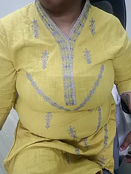 Snapshot of Bhabhiji1 chatting on 04-23-26, 11:31 Bhabhiji1 online show from 04-23-26, 11:31