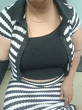 Snapshot of Bhabhiji1 chatting on 05-22-26, 12:00 Bhabhiji1 online show from 05-22-26, 12:00