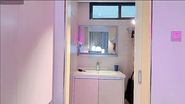 Snapshot of lucy-66 chatting on 10-12-25, 09:08 lucy-66 online show from 10-12-25, 09:08