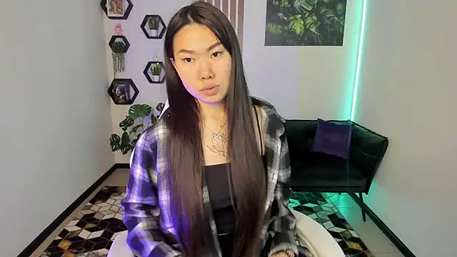 LunaPurrr online show from 11-23-25, 11:37