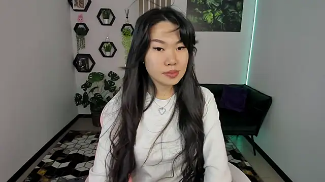 LunaPurrr online show from 11-28-25, 12:24