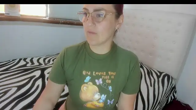 Roxannelorence  online show from 10-29-25, 02:30