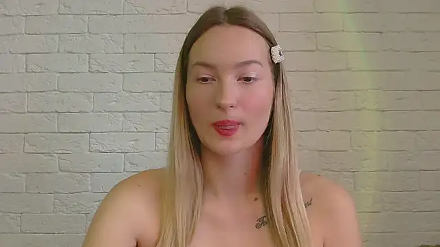 Snapshot of Alice_Sweet_01 chatting on 11-12-25, 12:05 Alice Sweet 01 online show from 11-12-25, 12:05