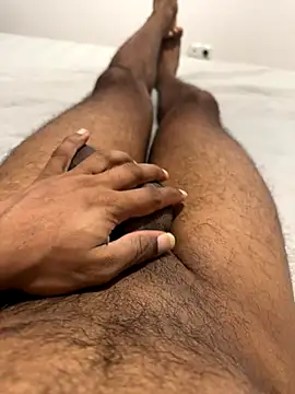 Snapshot of Madu0999 chatting on 09-17-25, 07:15 Madu0999 online show from 09-17-25, 07:15