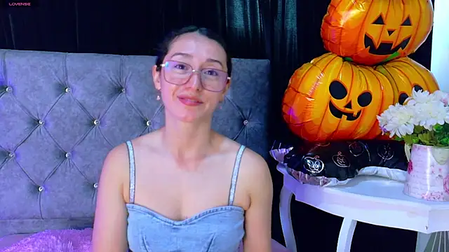 Ginevra esposito online show from 10-28-25, 12:52