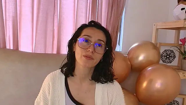 Snapshot of Ginevra_esposito chatting on 04-21-26, 12:44 Ginevra esposito online show from 04-21-26, 12:44