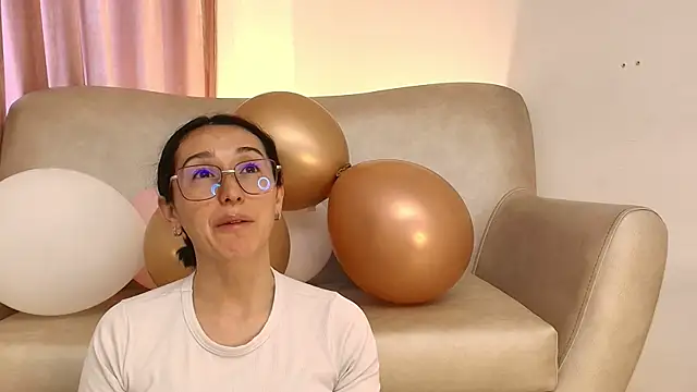 Snapshot of Ginevra_esposito chatting on 04-30-26, 12:44 Ginevra esposito online show from 04-30-26, 12:44