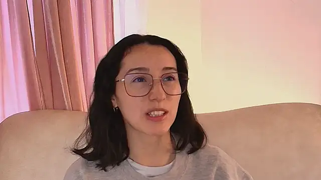 Snapshot of Ginevra_esposito chatting on 05-15-26, 12:45 Ginevra esposito online show from 05-15-26, 12:45