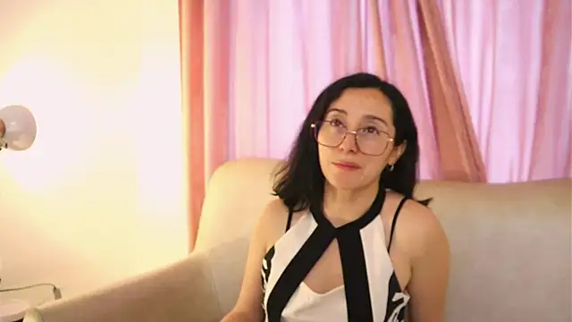 Snapshot of Ginevra_esposito chatting on 05-20-26, 01:17 Ginevra esposito online show from 05-20-26, 01:17