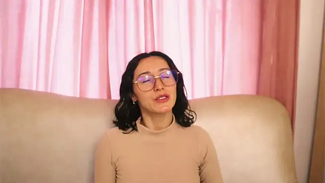 Snapshot of Ginevra_esposito chatting on 05-22-26, 01:17 Ginevra esposito online show from 05-22-26, 01:17
