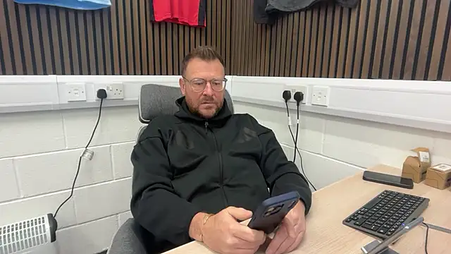 Snapshot of bilf1978 chatting on 02-16-26, 06:42 bilf1978 online show from 02-16-26, 06:42