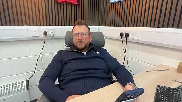 Snapshot of bilf1978 chatting on 02-27-26, 07:30 bilf1978 online show from 02-27-26, 07:30