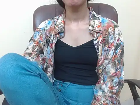 smallcuute online show from 09-15-25, 09:31