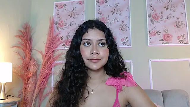 Snapshot of CurlyDani chatting on 10-19-25, 07:03 CurlyDani online show from 10-19-25, 07:03
