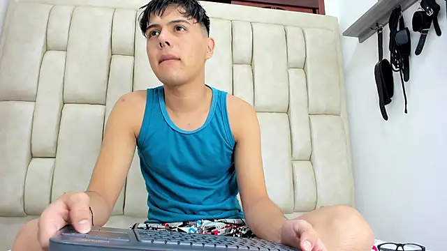 Snapshot of Felipe_Cold chatting on 09-23-25, 02:25 Felipe Cold online show from 09-23-25, 02:25